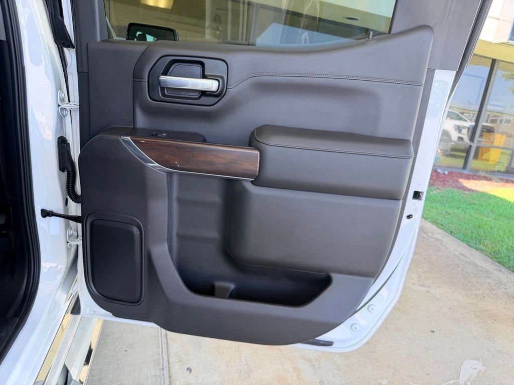Used 2019 White GMC SLT image 35