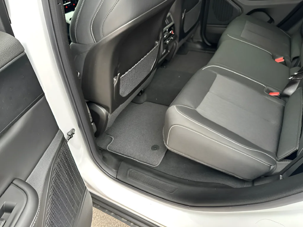 New 2026 Bright White Clear-Coat Exterior Paint Jeep Laredo image 33