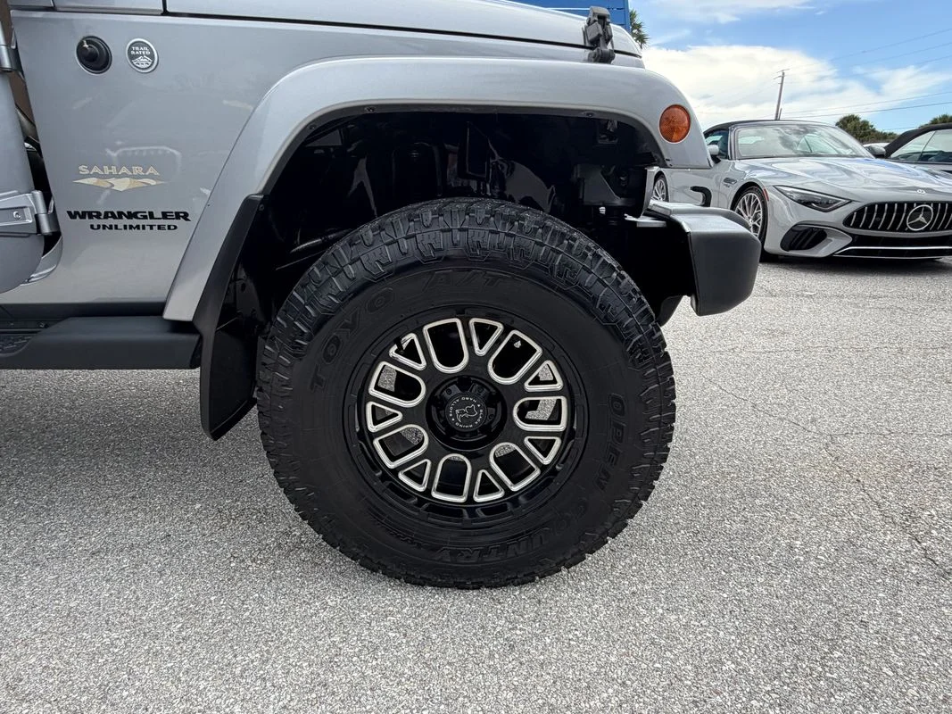 Used 2013  Jeep Sahara image 28