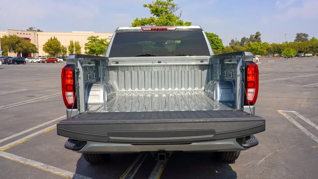 New 2026 Sterling Metallic GMC Elevation image 12