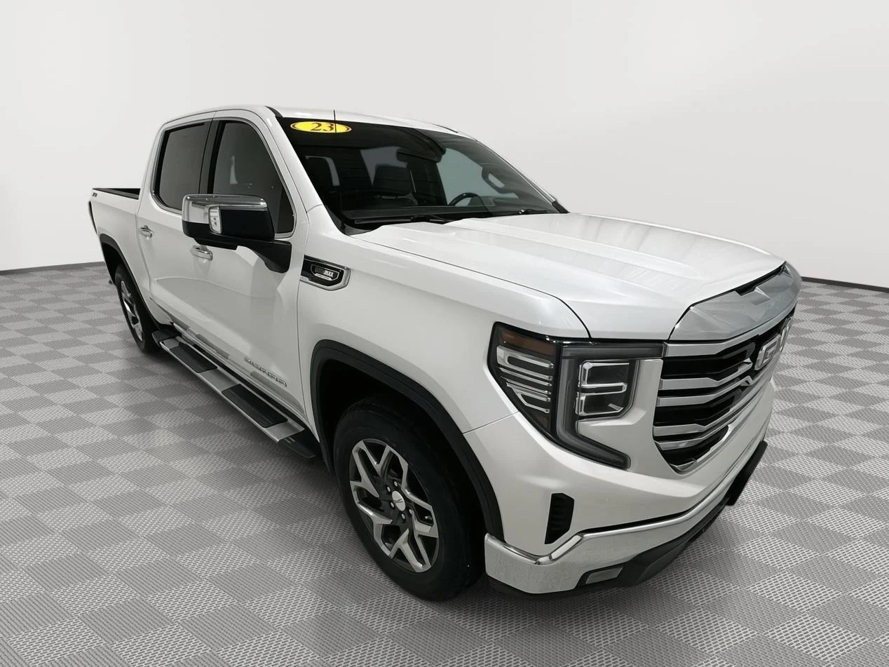 Used 2023 WHITE FROST TRICOAT GMC SLT image 7