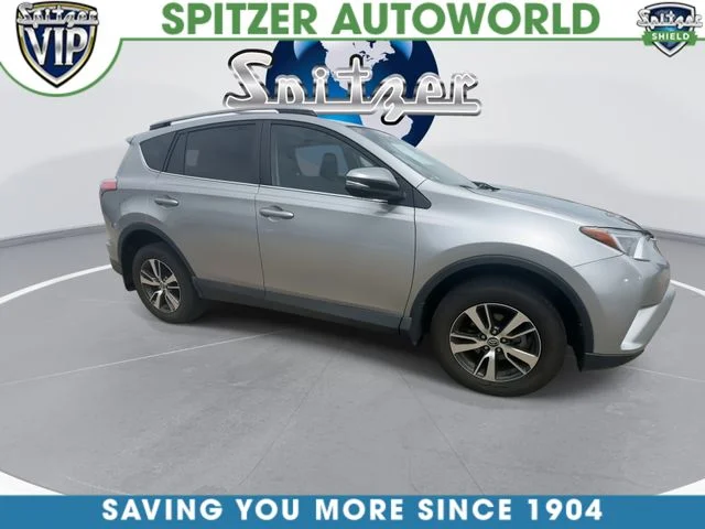 Used 2018 Silver Toyota XLE image 2