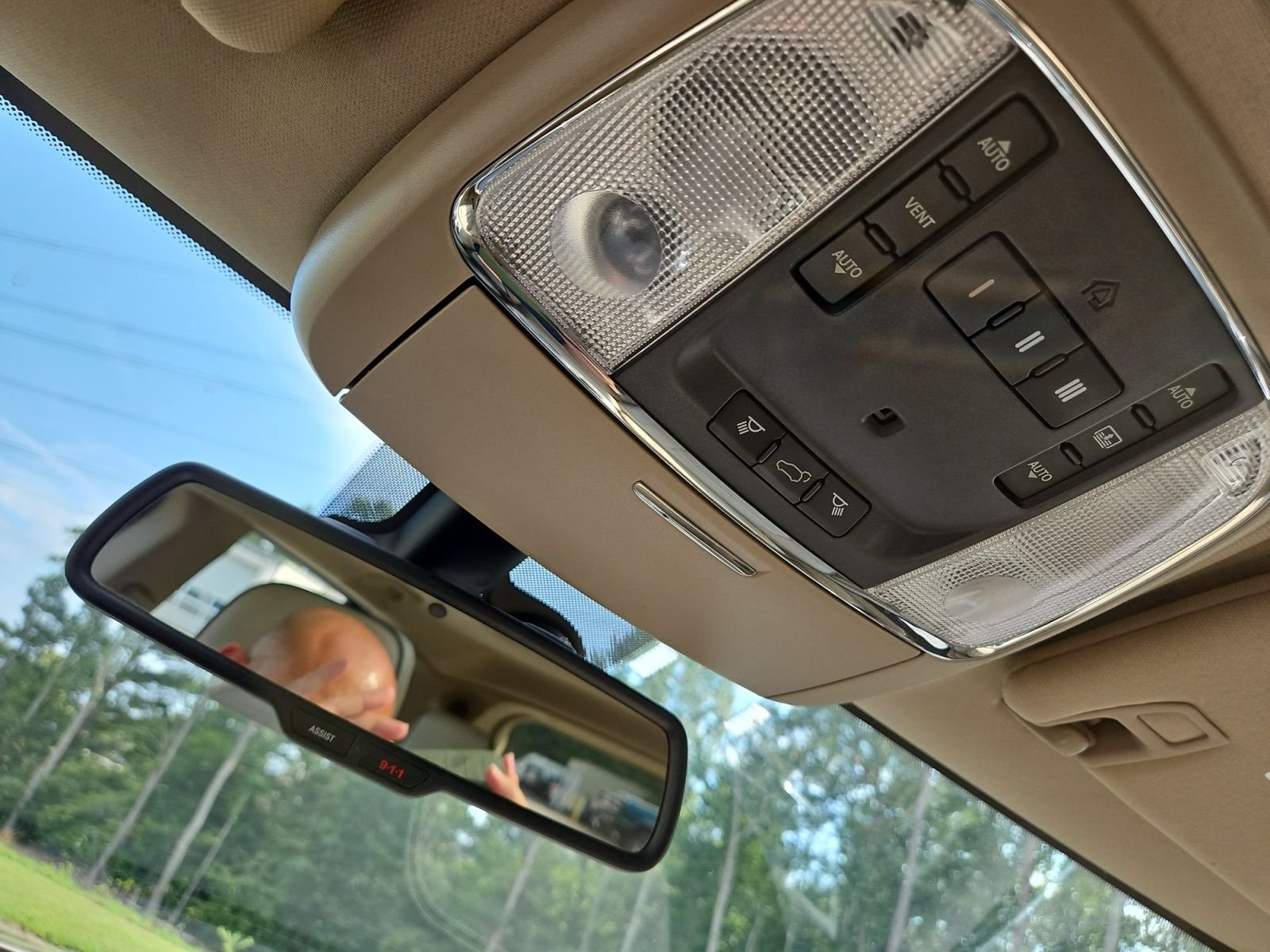 Used 2014 Gold Jeep Overland image 28