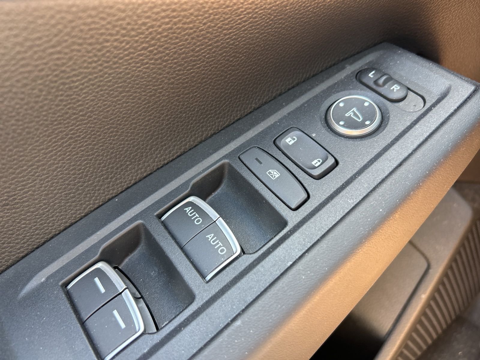 Used 2024 Silver Honda LX image 24