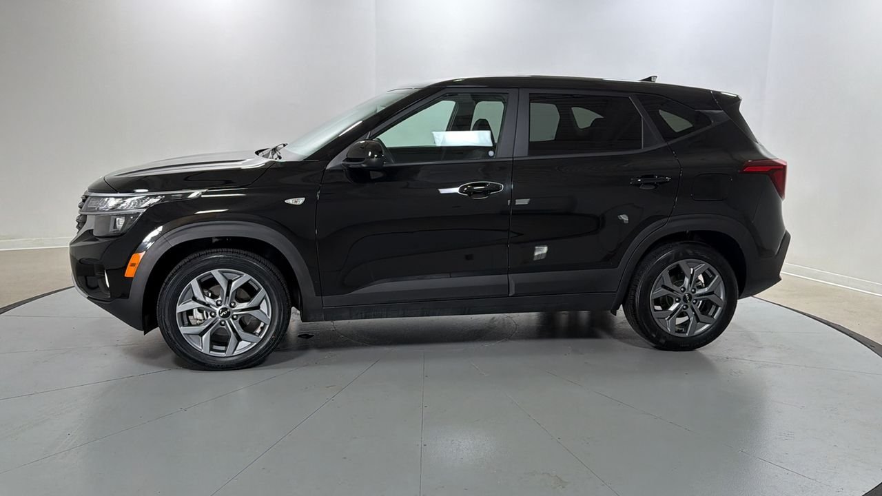Used 2026 Black Kia LX image 8