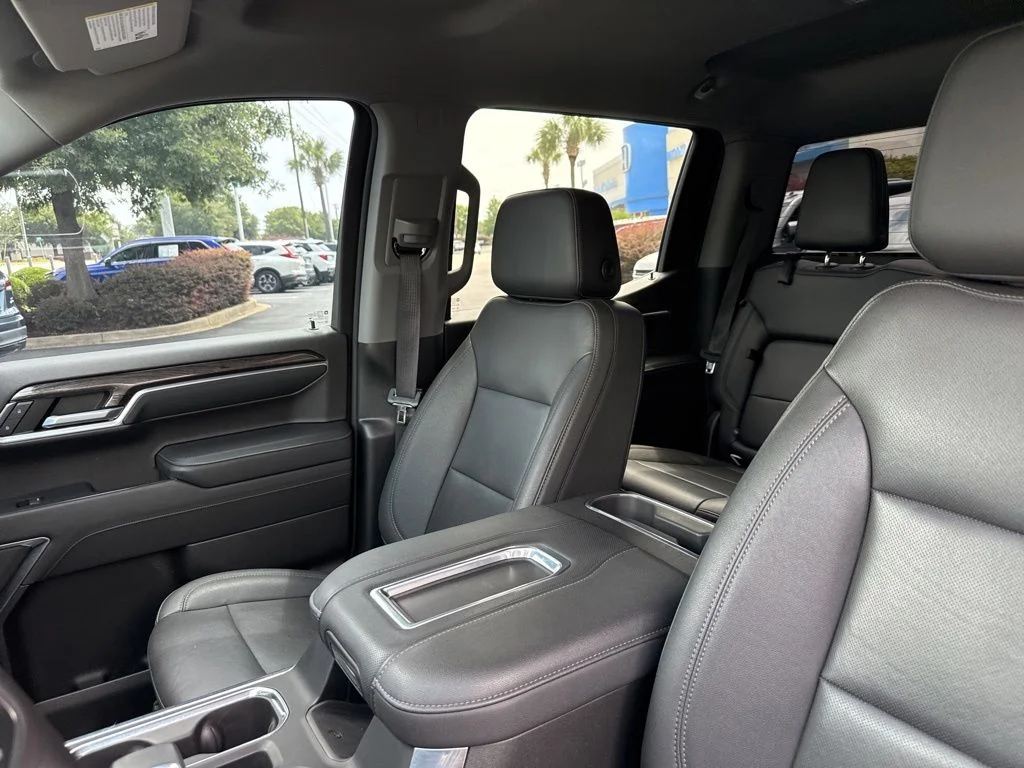 Used 2022 Iridescent Pearl Tricoat Chevrolet LTZ image 23