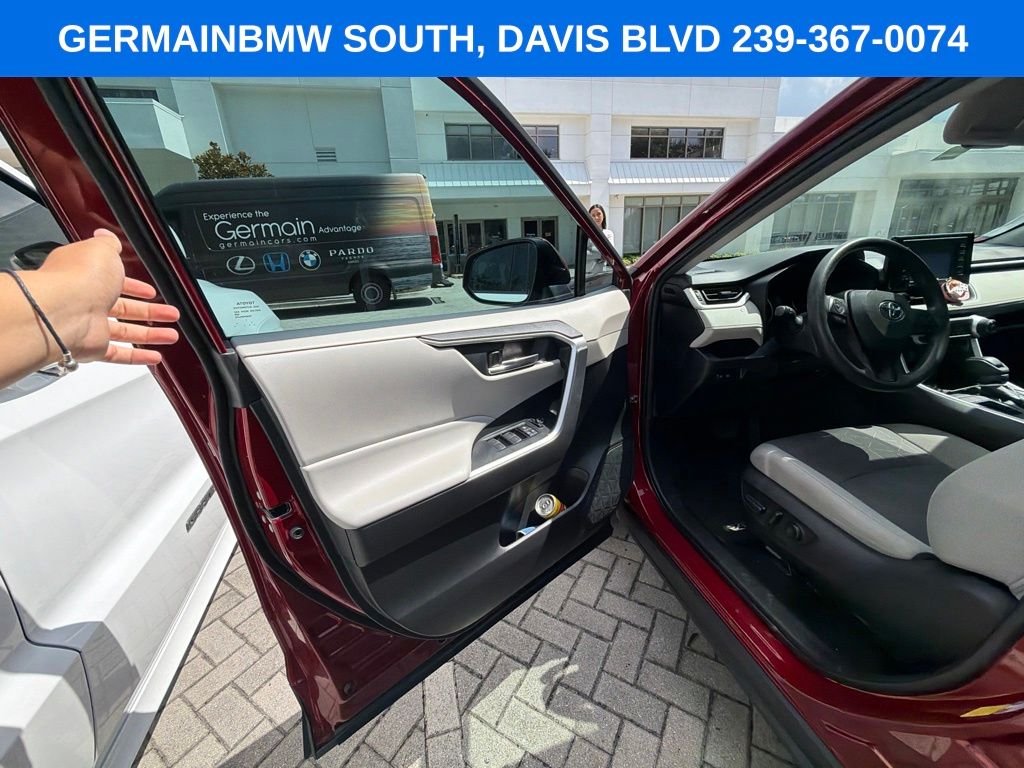 Used 2022 Pearl Toyota XLE image 16
