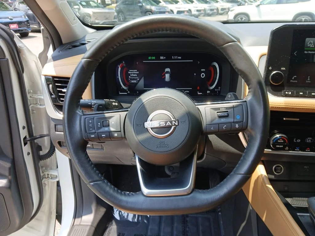 Used 2023 White Nissan Platinum image 30