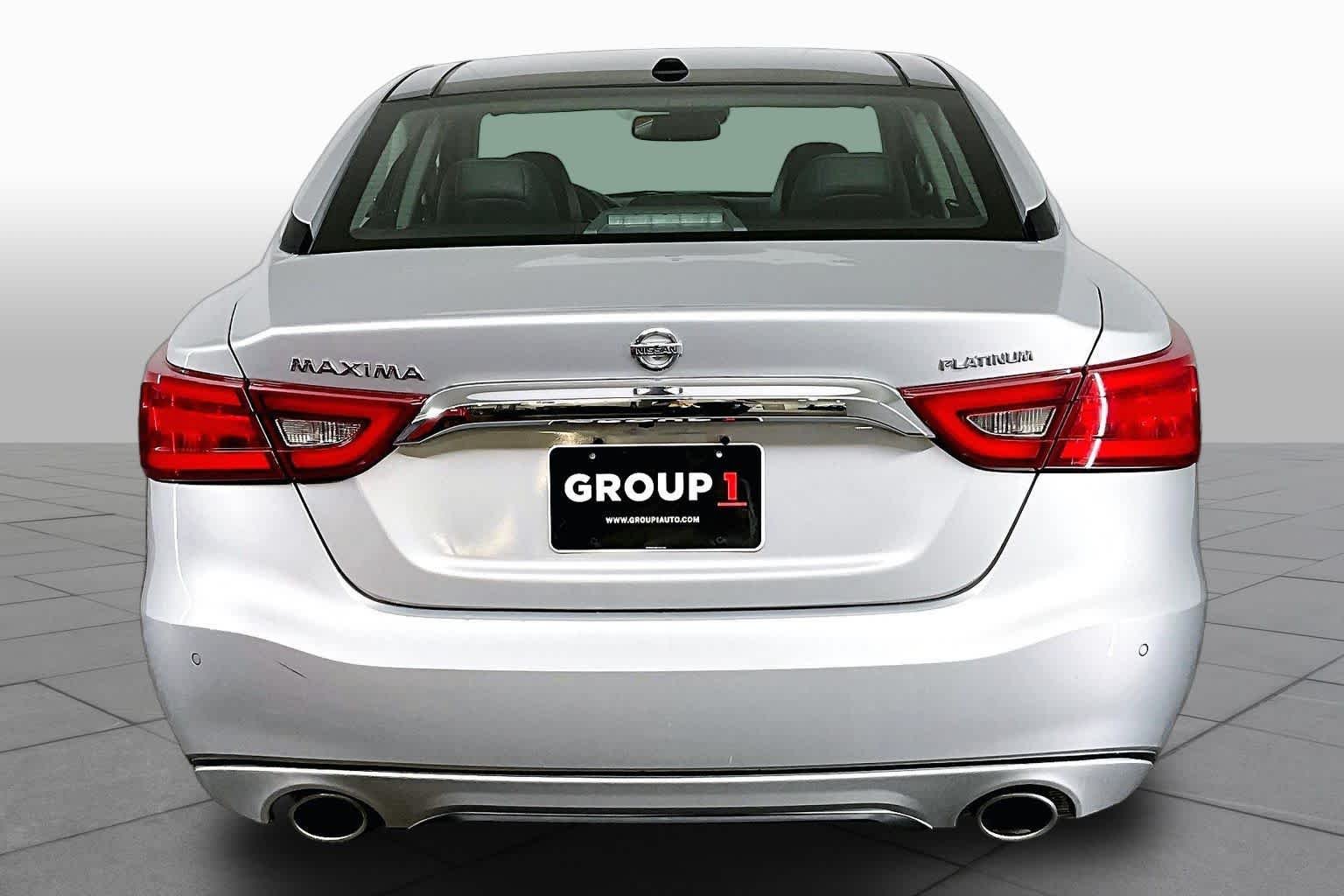 Used 2018 Brilliant Silver Nissan Platinum image 5