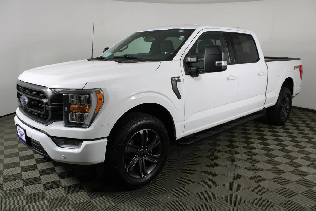 Used 2023 Oxford White Ford XLT image 3