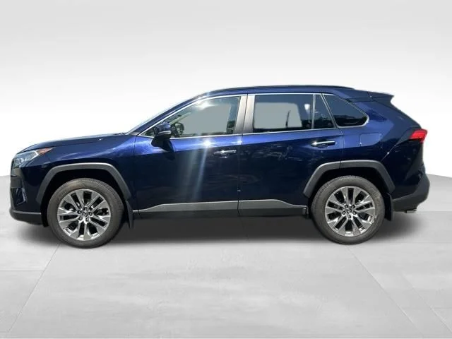 Used 2019  Toyota Limited image 2