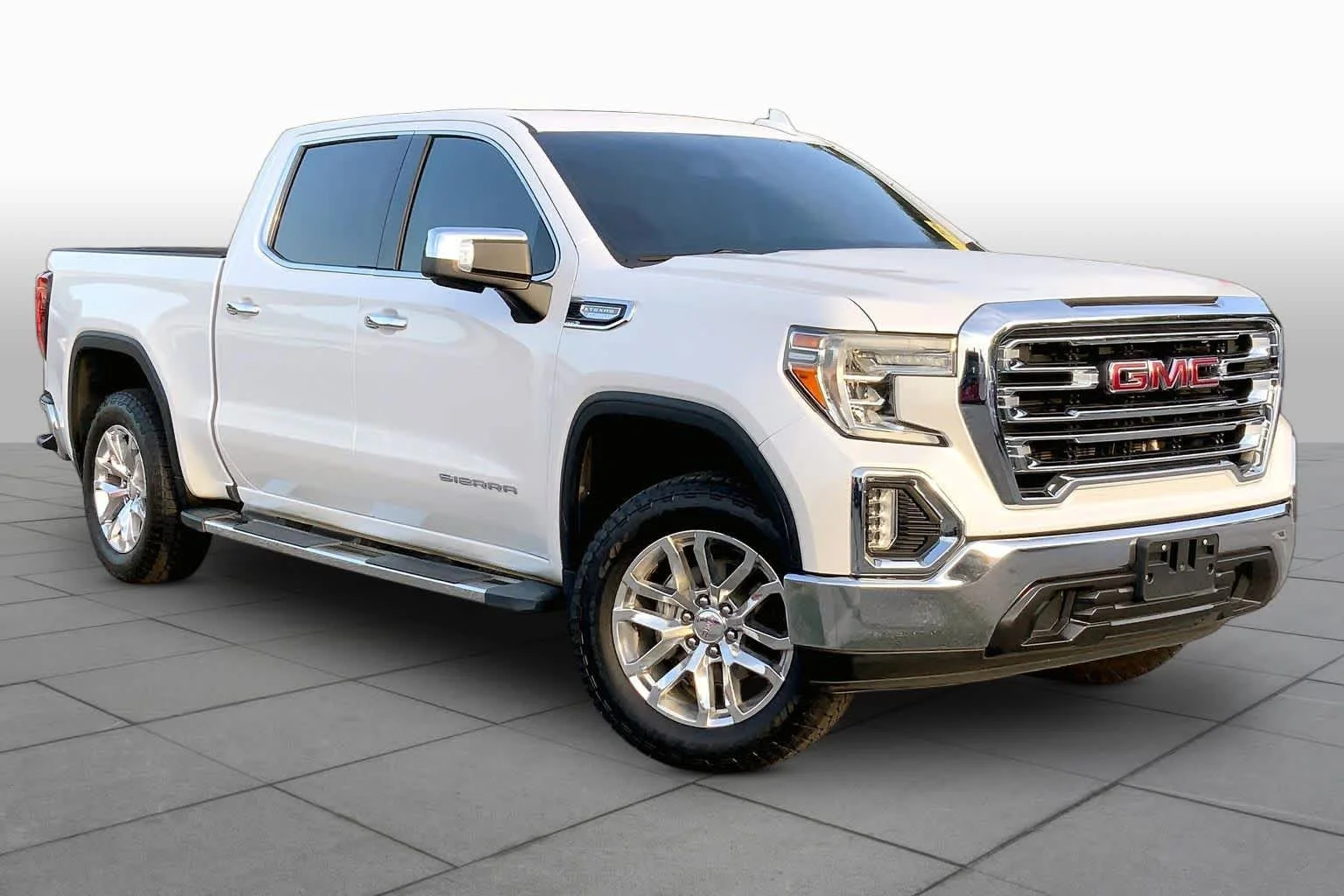 Used 2019 White Frost Tricoat GMC SLT image 3