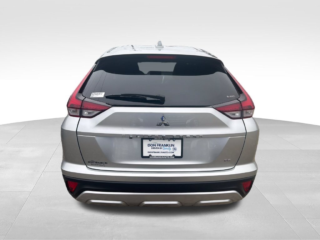 Used 2025 Silver Mitsubishi SE image 4