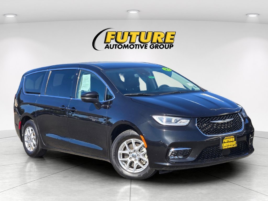Used 2023 Black Chrysler Touring L image 1