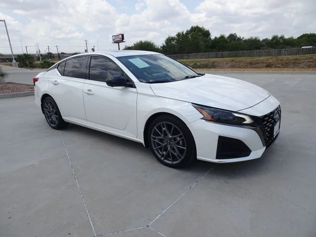 Used 2024 Pearl White Nissan 2.0 SR image 3