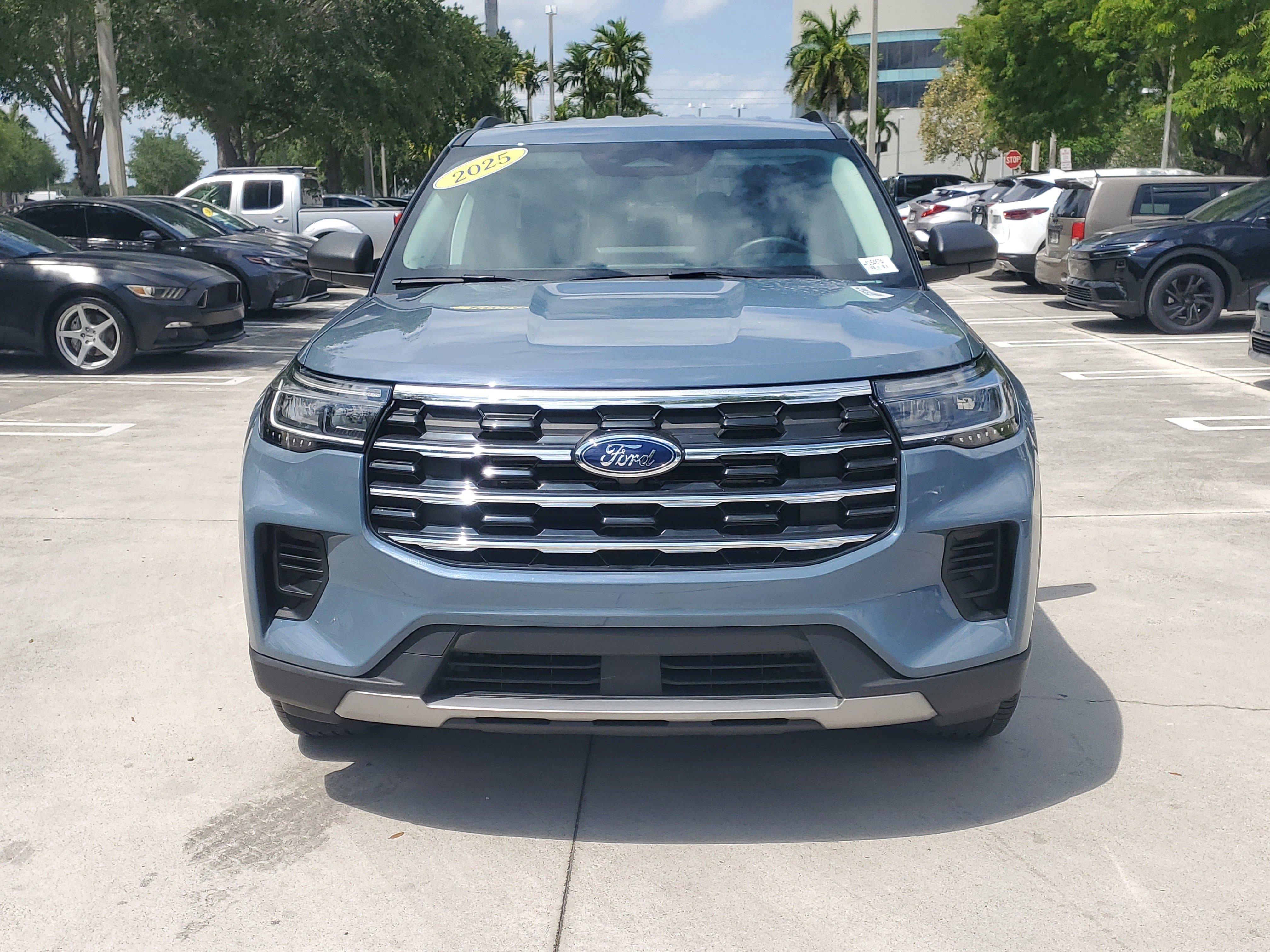Used 2025 Vapor Blue Ford Active image 8