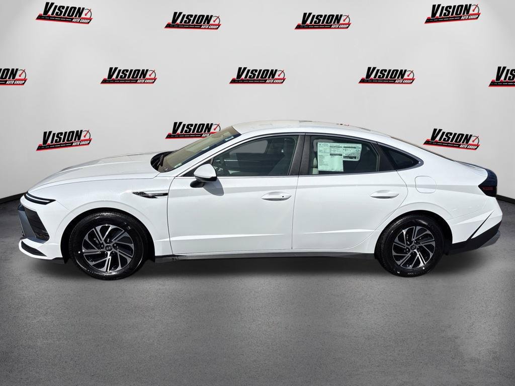 New 2026 White Hyundai Blue image 2