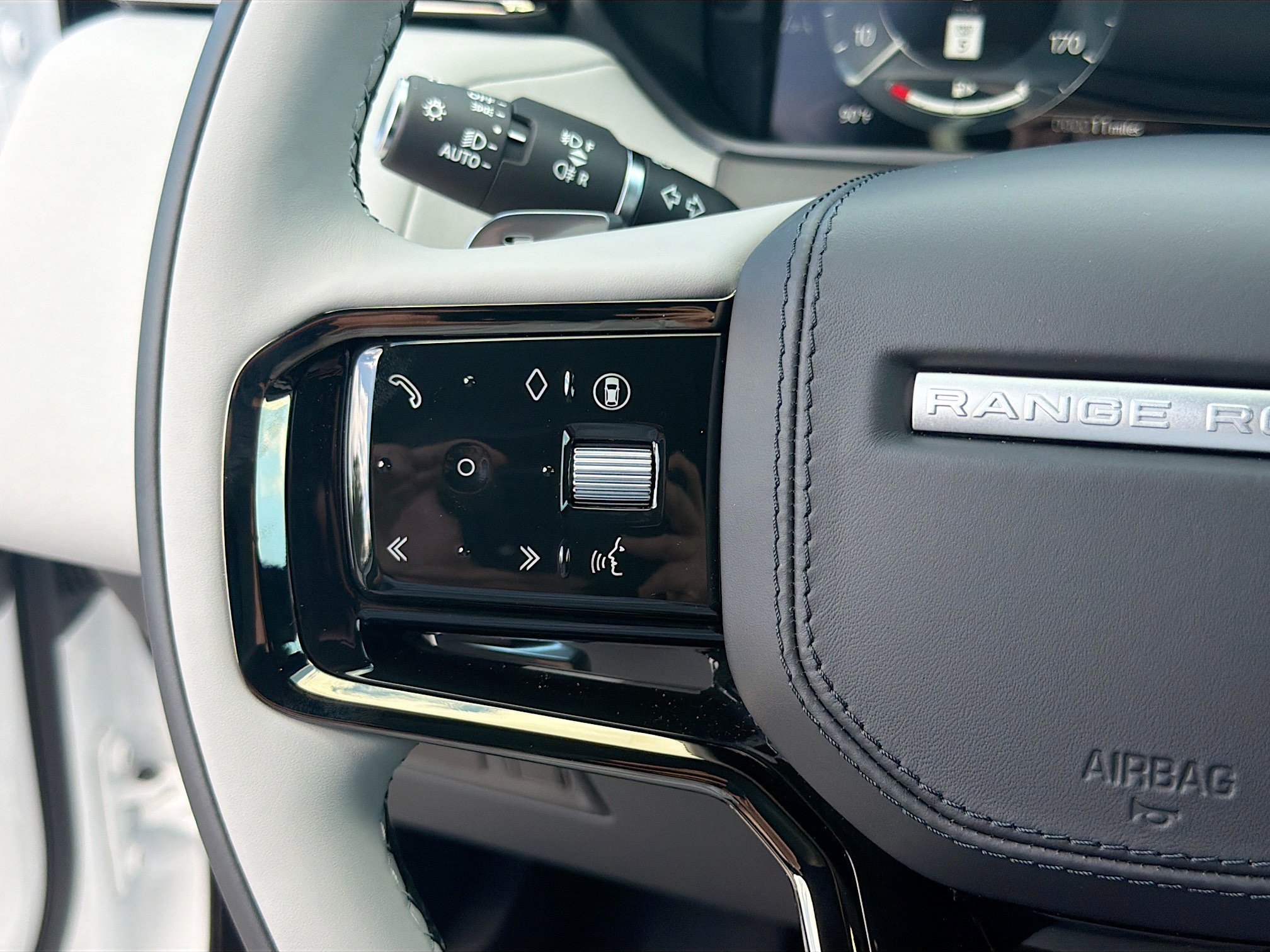 New 2026 Ostuni Pearl White Land Rover Belgravia Edition image 37
