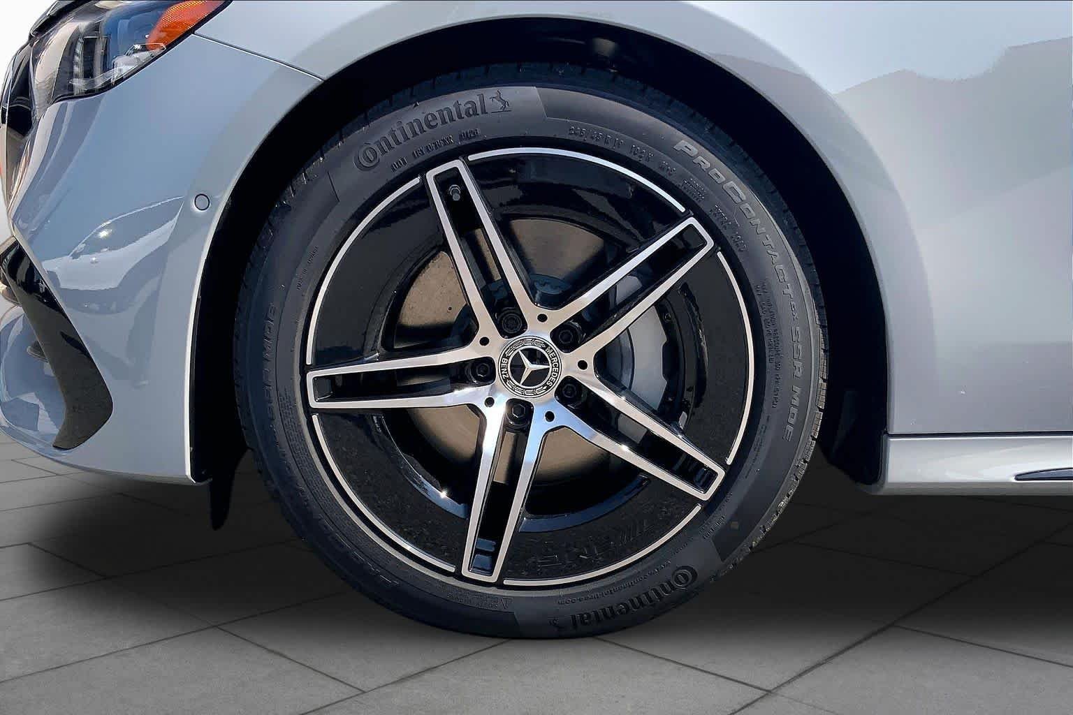 New 2026 MANUFAKTUR Alpine Grey Mercedes-Benz E 350 image 18