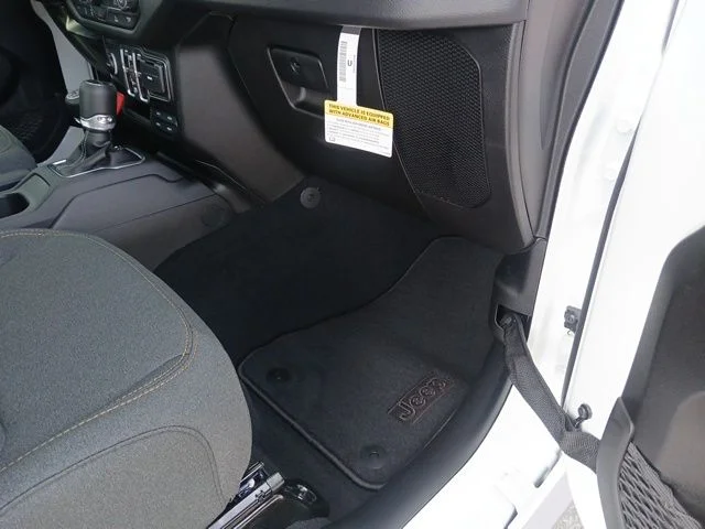 New 2026 Bright White Clear-Coat Exterior Paint Jeep Sport image 27