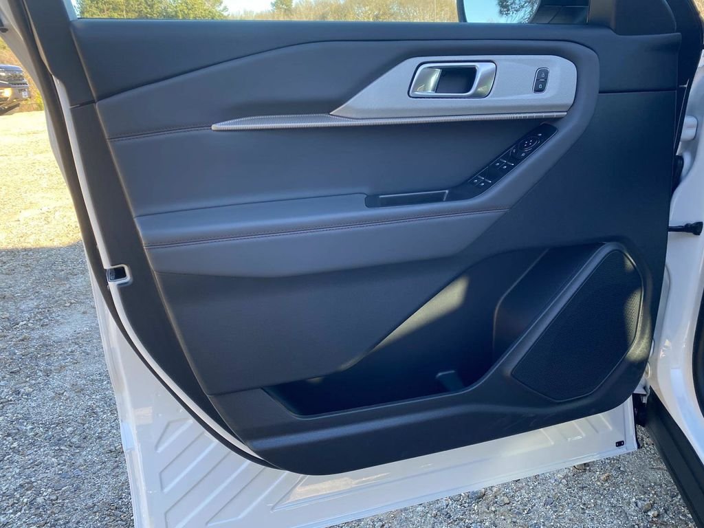 New 2026 Star White Metallic Tri-Coat Ford Active image 12