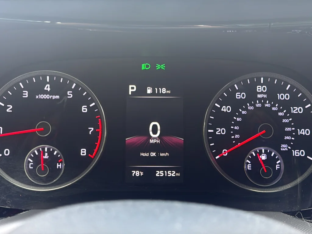 Used 2022 White Kia LXS image 12