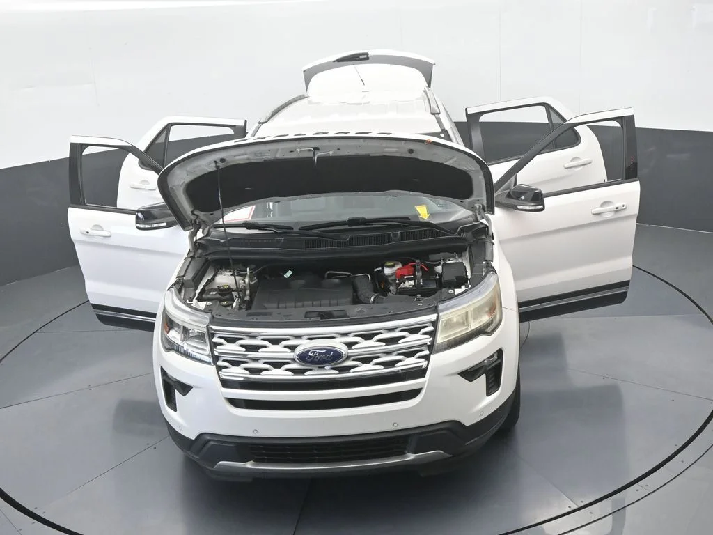 Used 2018 White Platinum Clearcoat Metallic Ford XLT image 73