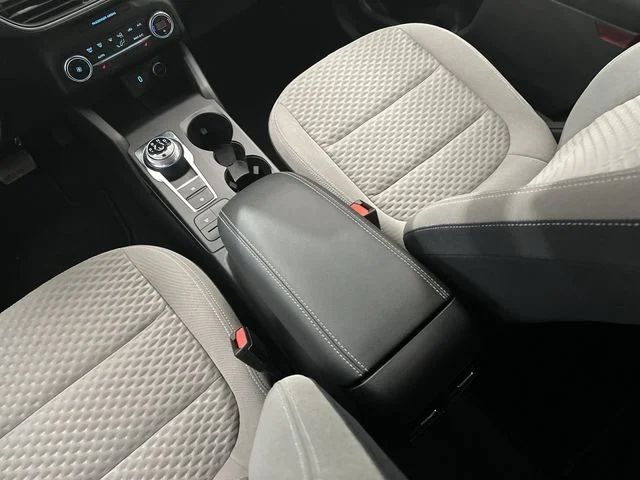 Used 2020 Silver Ford SE image 24