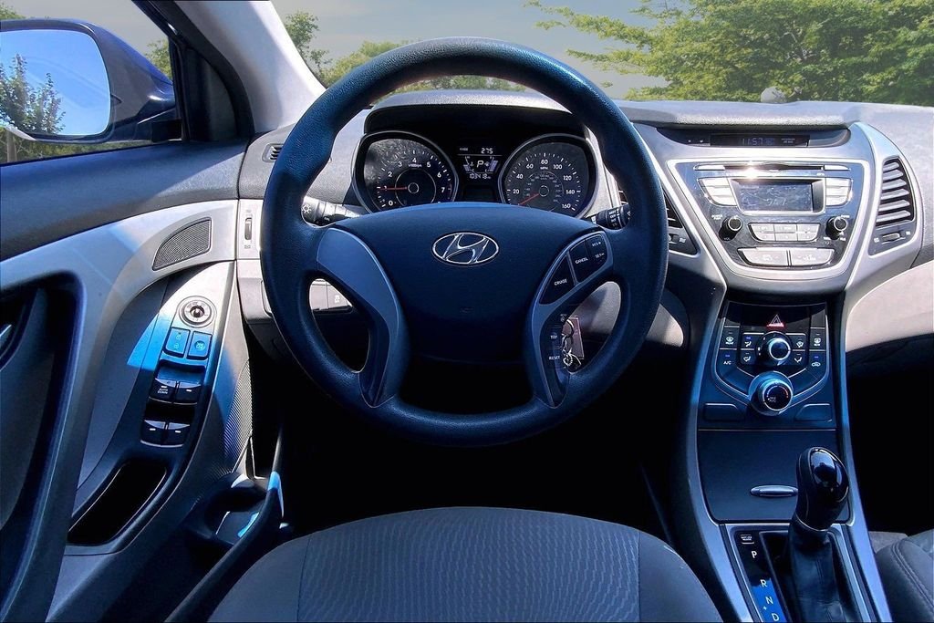 Used 2015 Blue Hyundai SE image 8