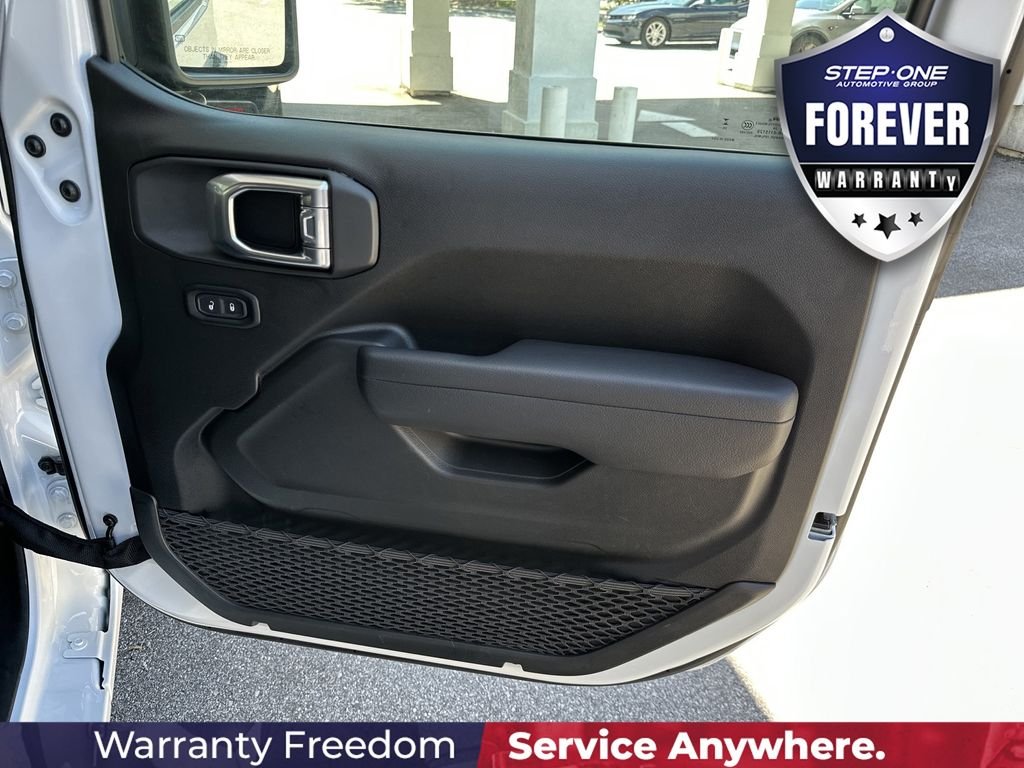 Used 2025 White Jeep Sport S image 29
