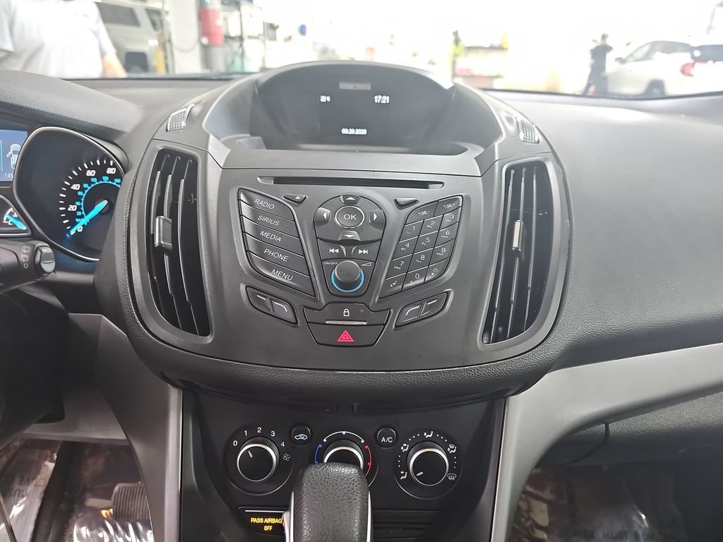 Used 2015 White Ford SE image 23