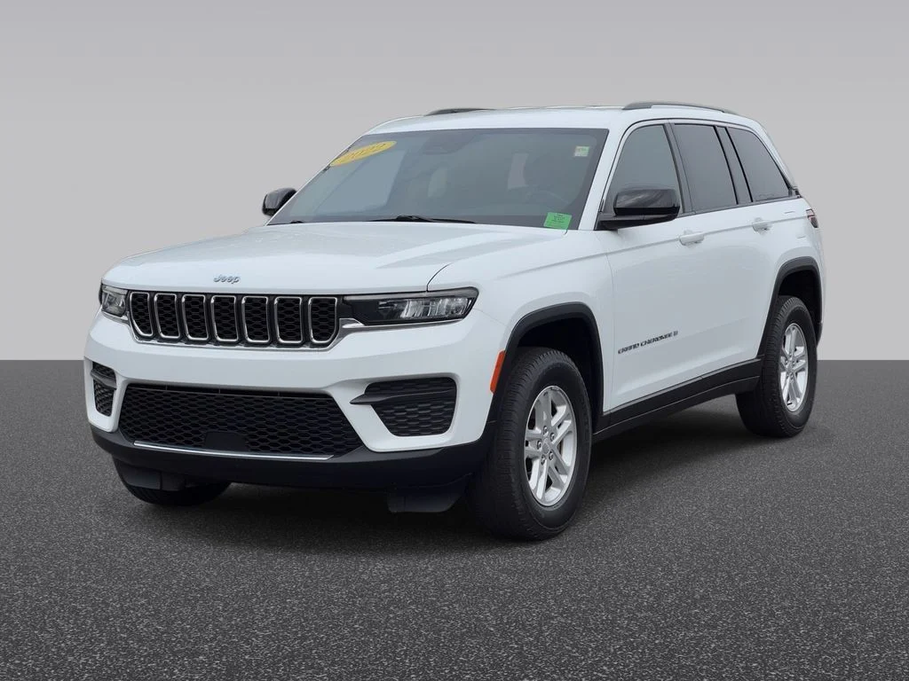 Used 2022 White Jeep Laredo image 2