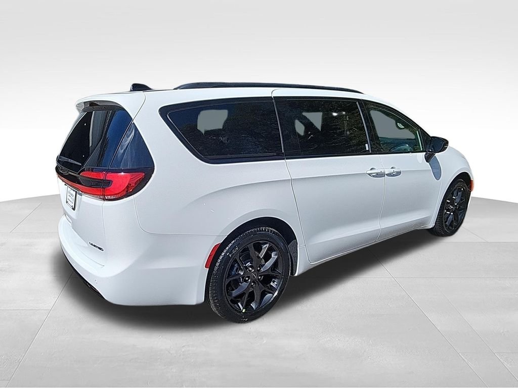 2026 Chrysler Pacifica Limited - Photo 11