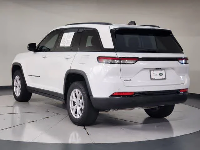 Used 2024 Bright White Clearcoat Jeep Altitude X image 7
