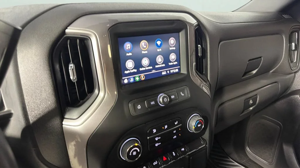 Used 2022 Silver Ice Metallic Chevrolet Custom image 23