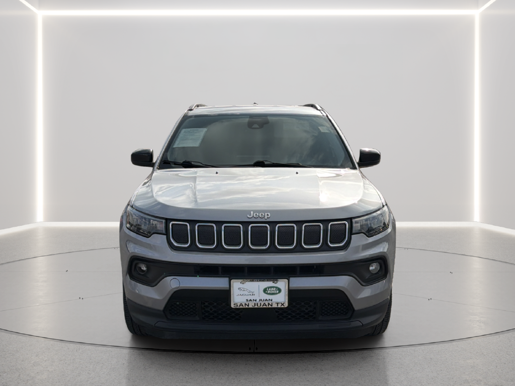 Used 2022 Billet Silver Metallic Jeep Latitude Lux image 11