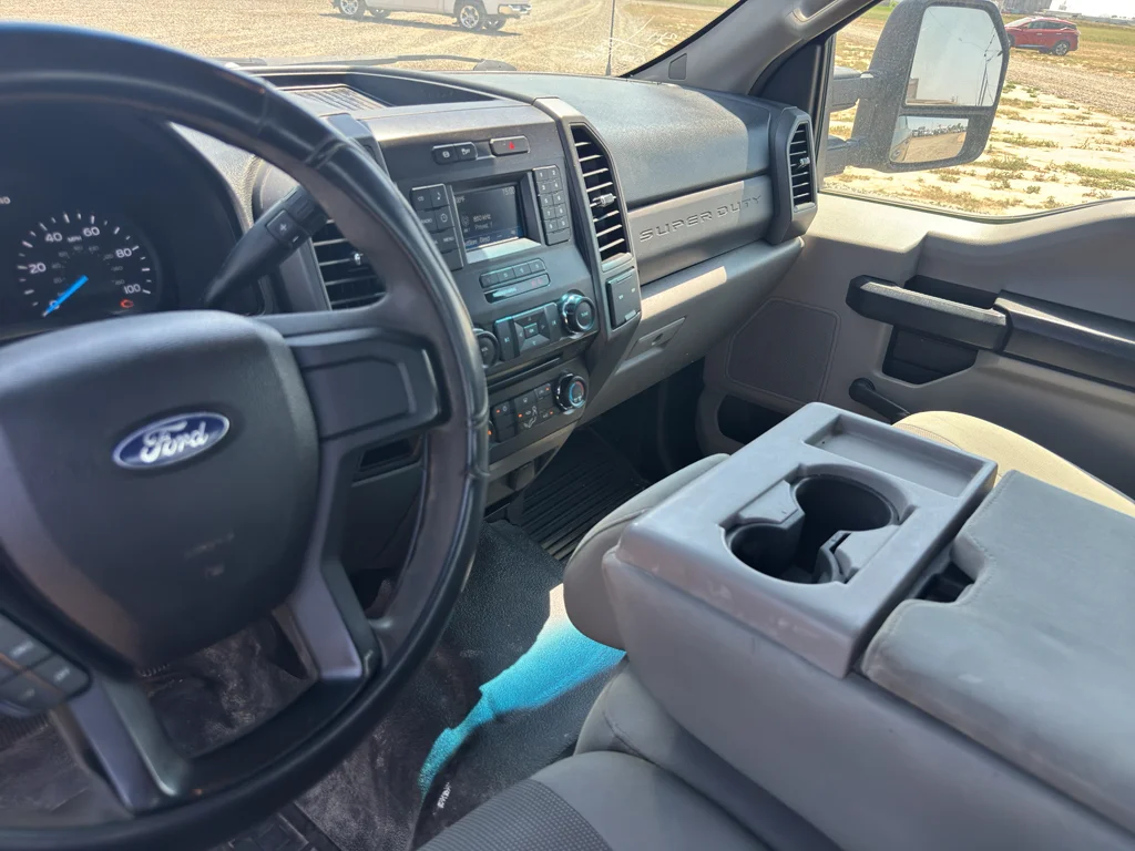 Used 2017 Shadow Black Ford XL image 25