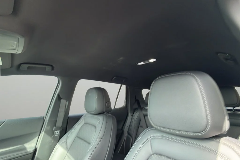 New 2027 Summit White Chevrolet LT image 32