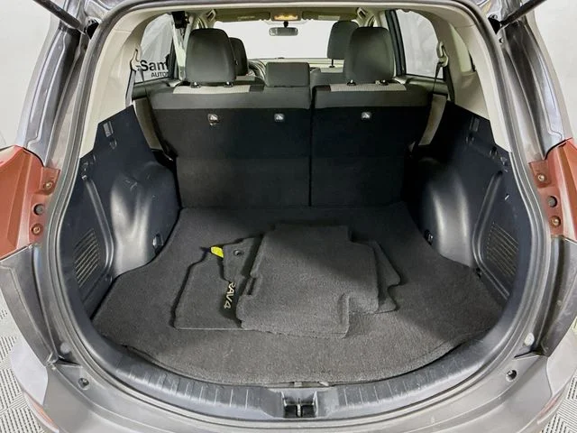 Used 2014 Gray Toyota LE image 23