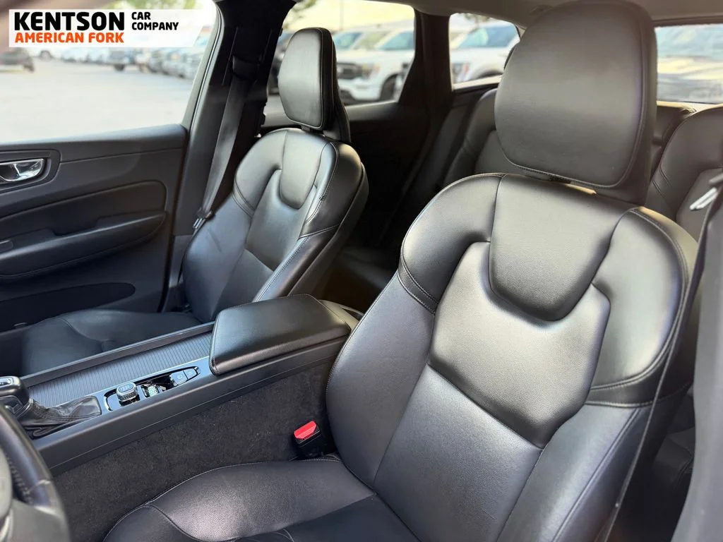 Used 2019 Gray Volvo T6 Momentum image 26