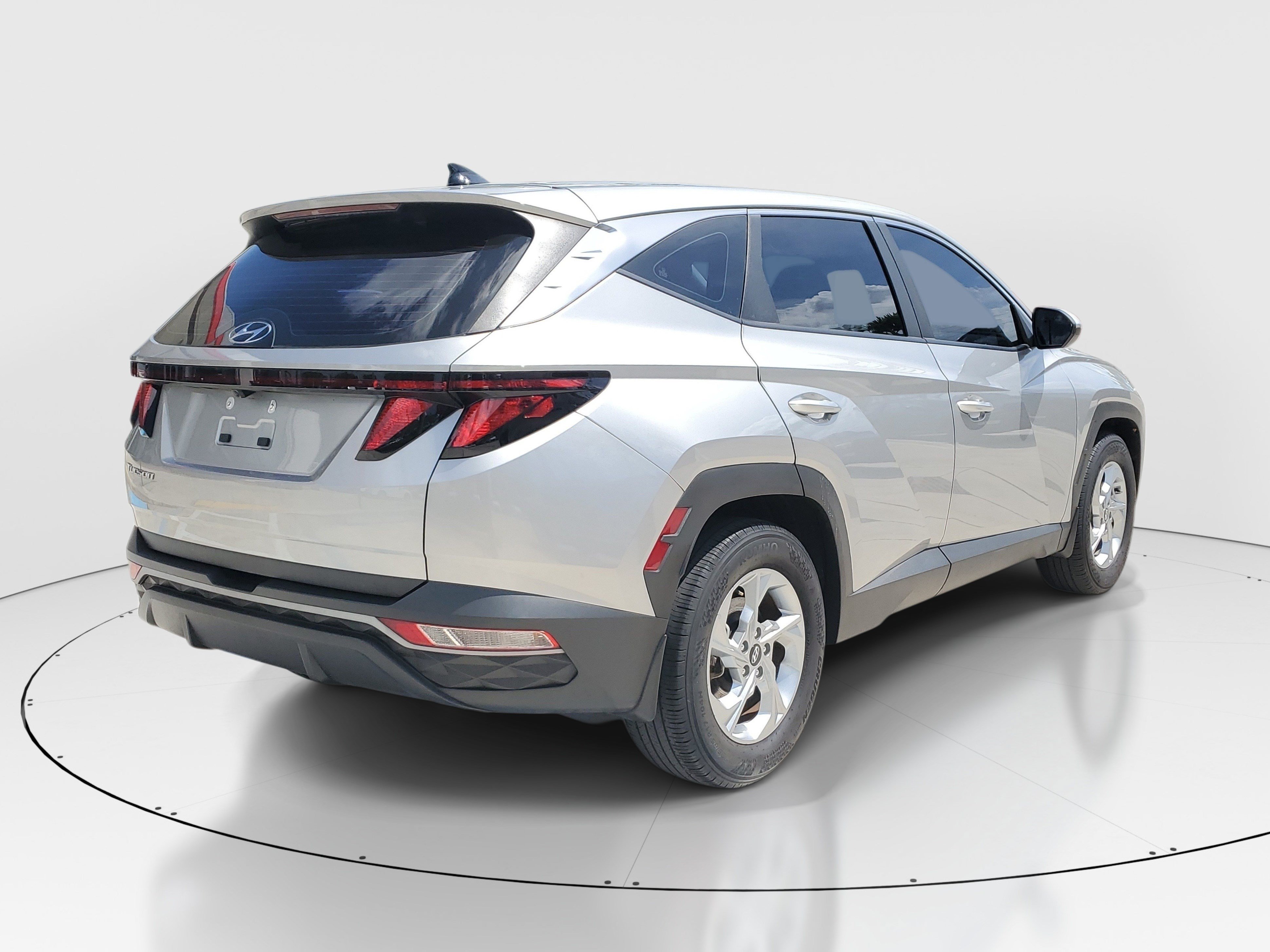 Used 2023 Shimmering Silver Hyundai SE image 6