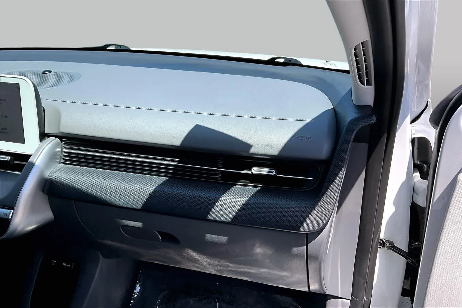 Used 2022 Atlas White Hyundai SEL image 18