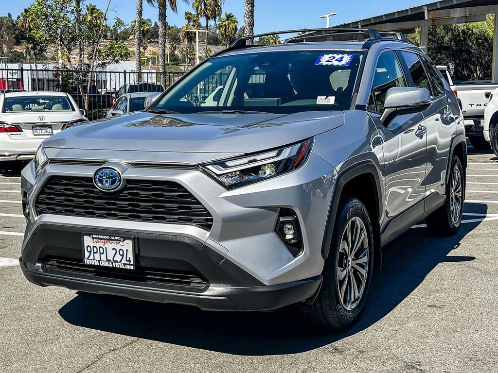 Used 2024 Silver Toyota XLE Premium image 3