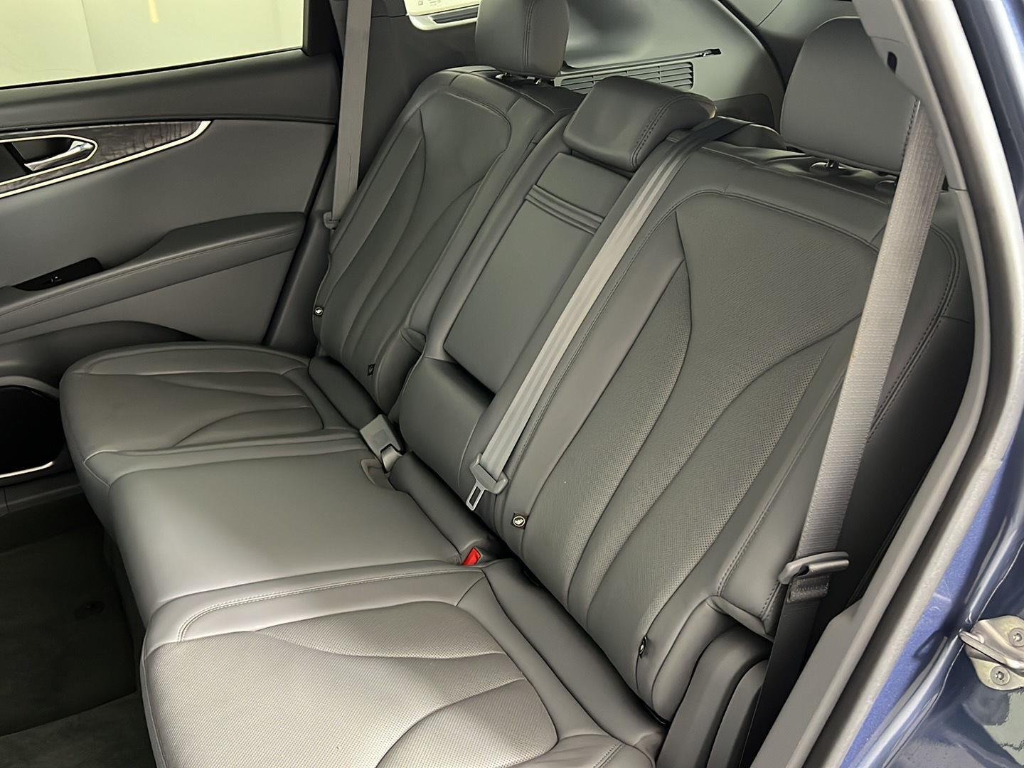 Used 2019 Blue Diamond Lincoln Reserve image 4