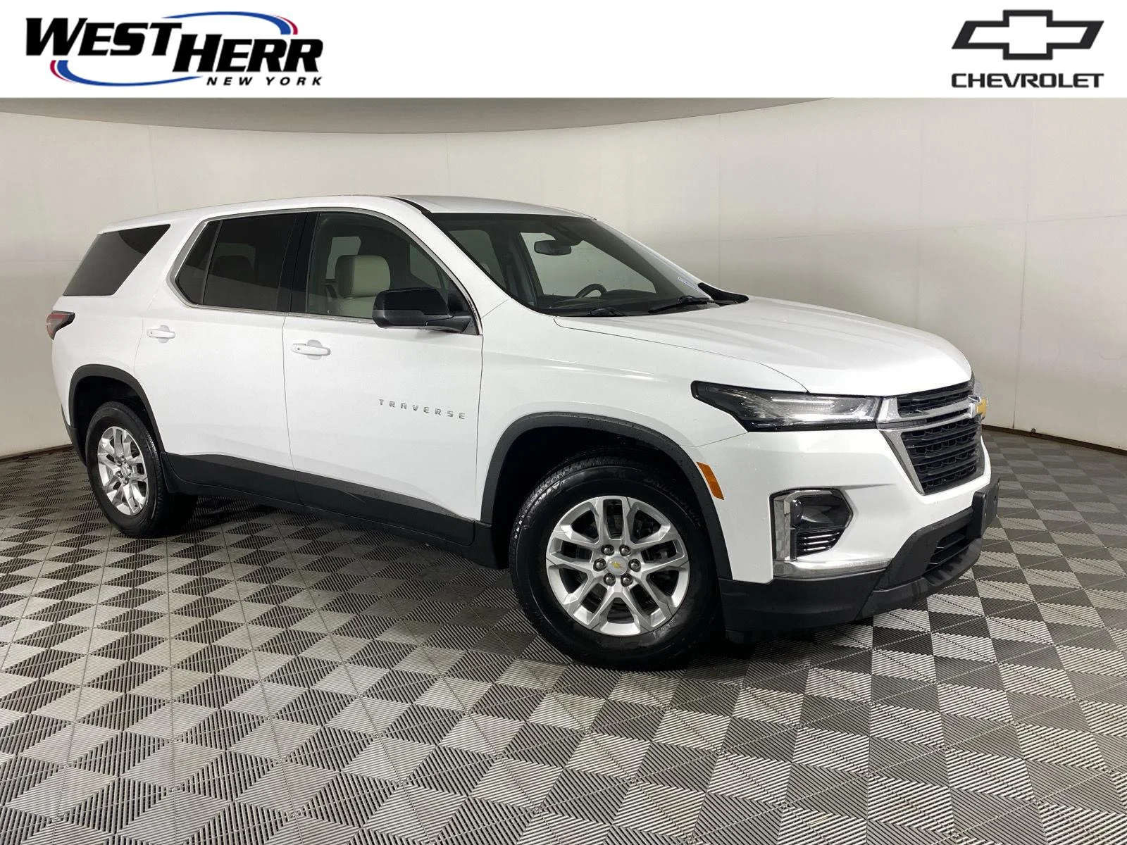 Used 2023 Wh Chevrolet  image 1