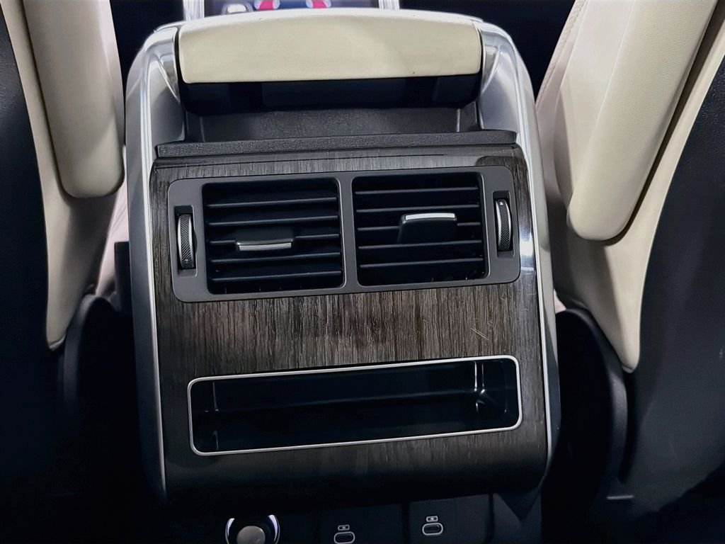 Used 2022 White Land Rover HSE Dynamic image 26
