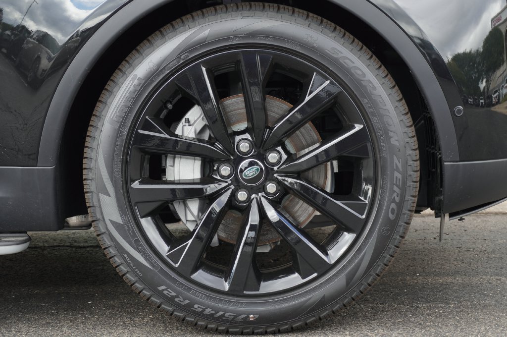 New 2026 Santorini Black Land Rover S image 8