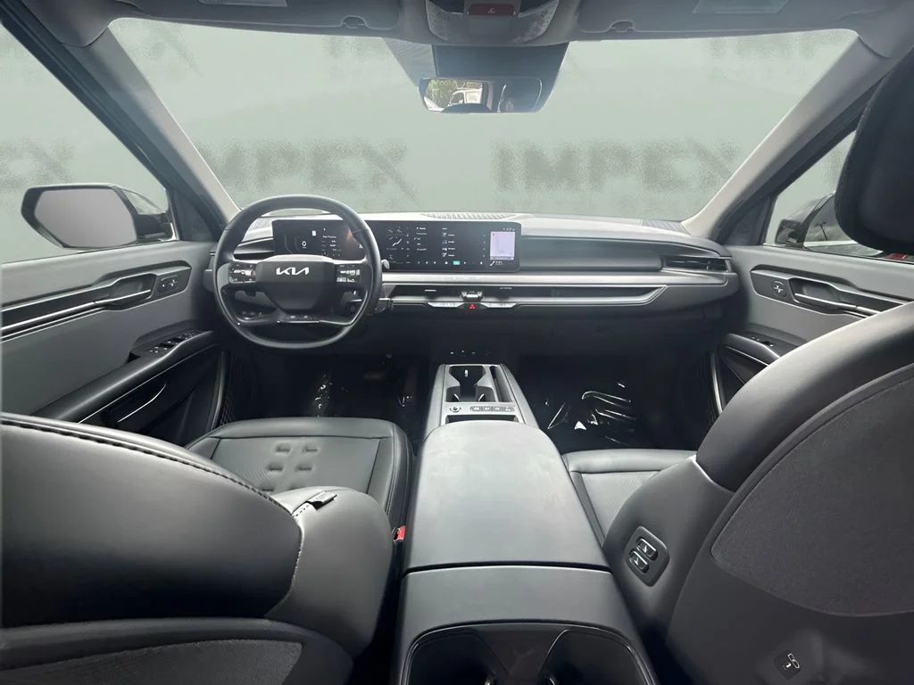 Used 2024 Black Kia Wind image 8