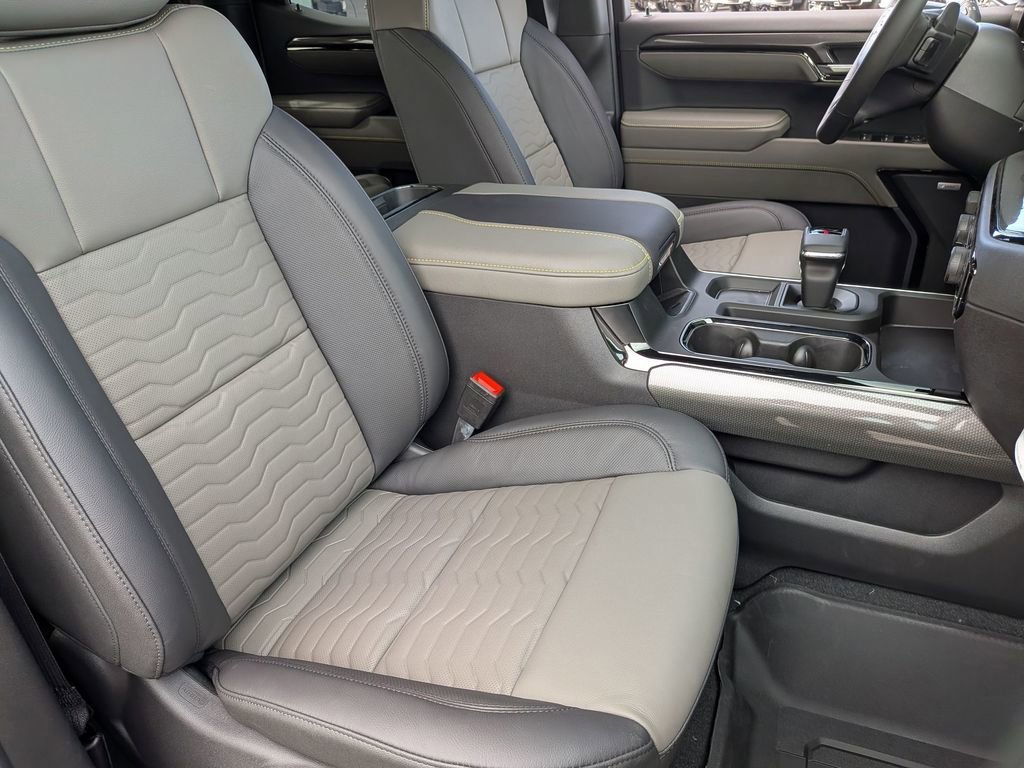 New 2026 Summit White Chevrolet ZR2 image 31