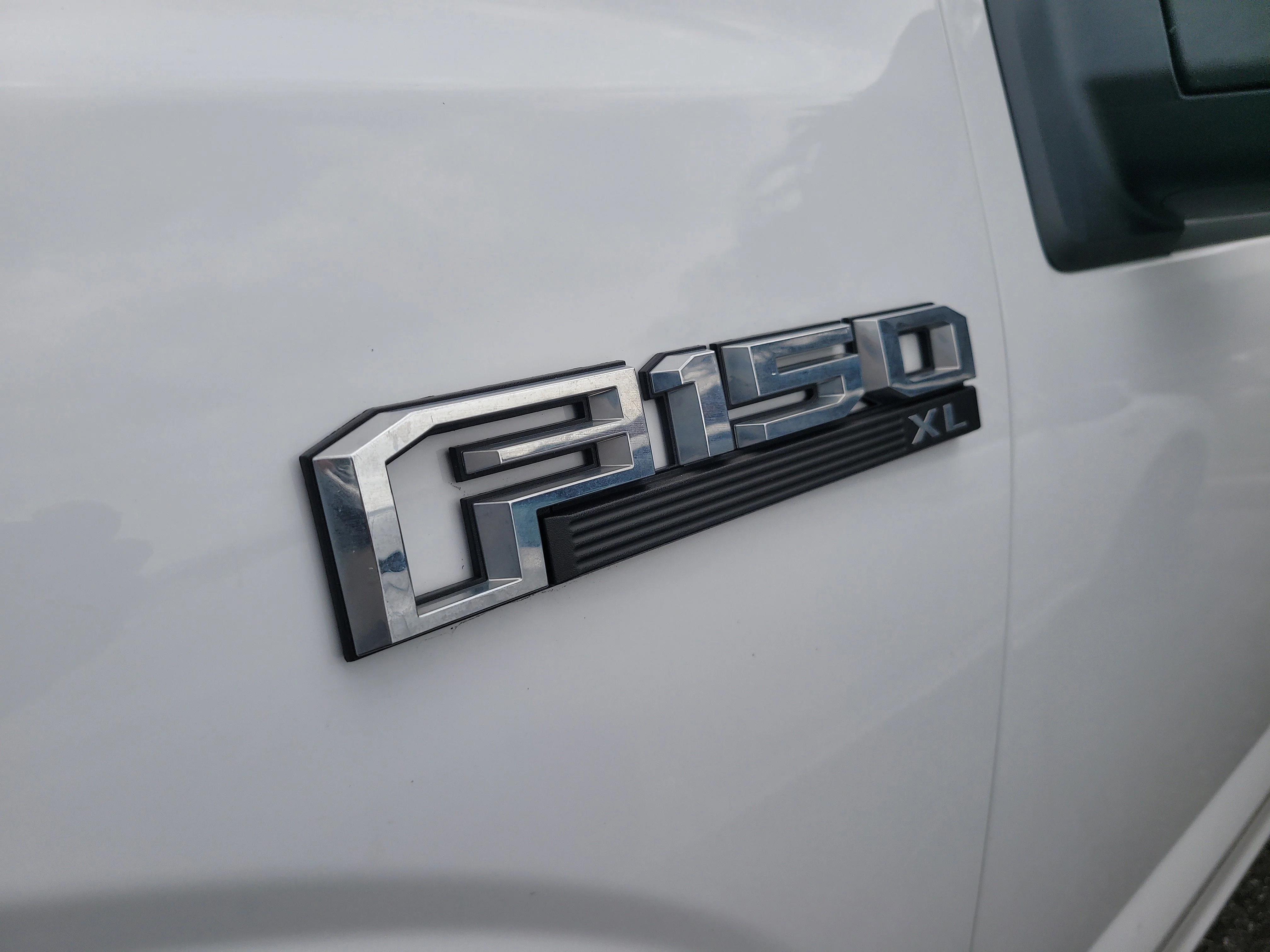Used 2018 Oxford White Ford XL image 9